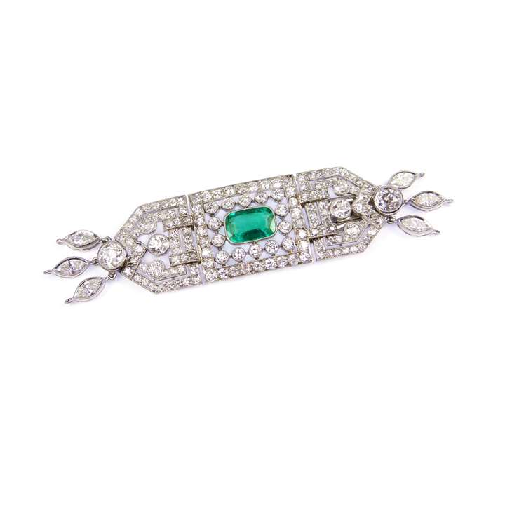 Emerald and diamond articulated cluster clasp with fittings for three rows
